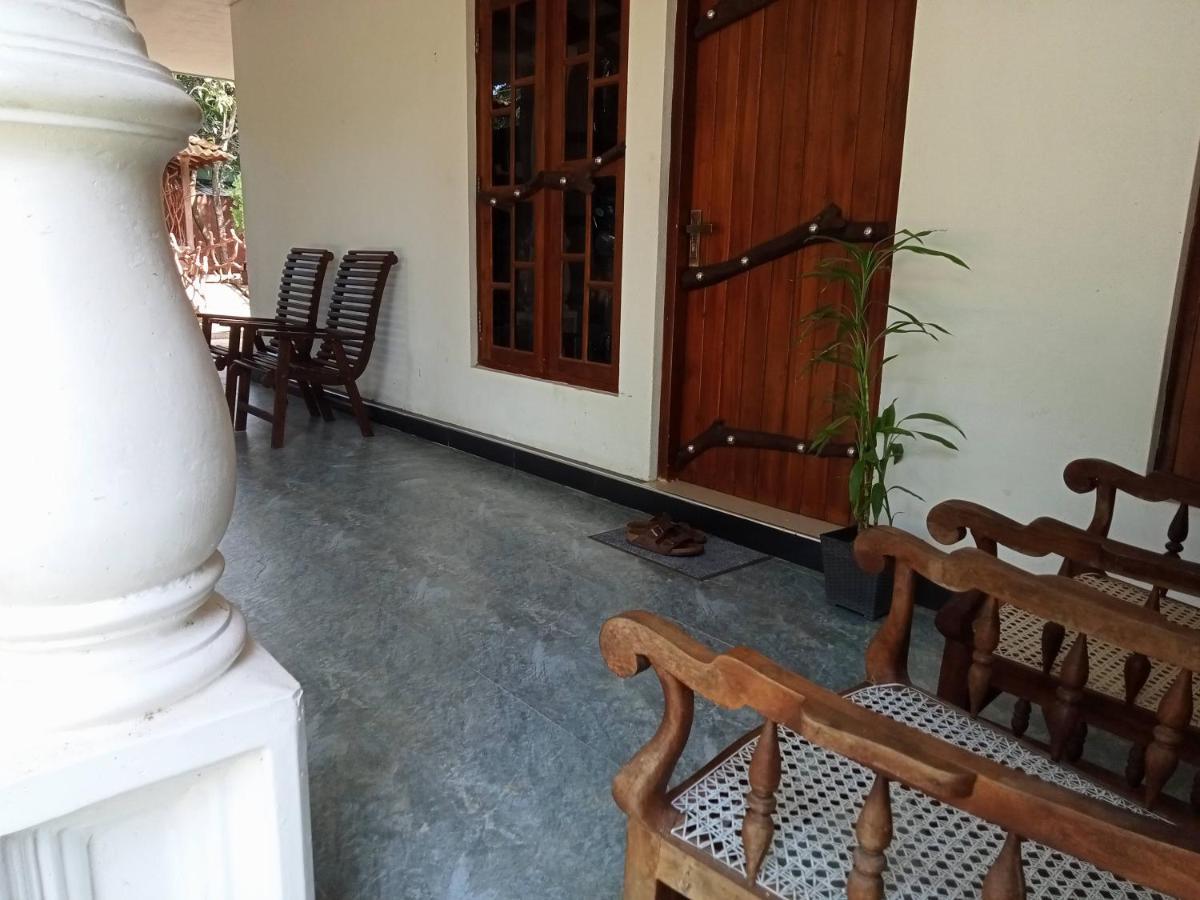 Induwara Safari Resort Udawalawe Esterno foto