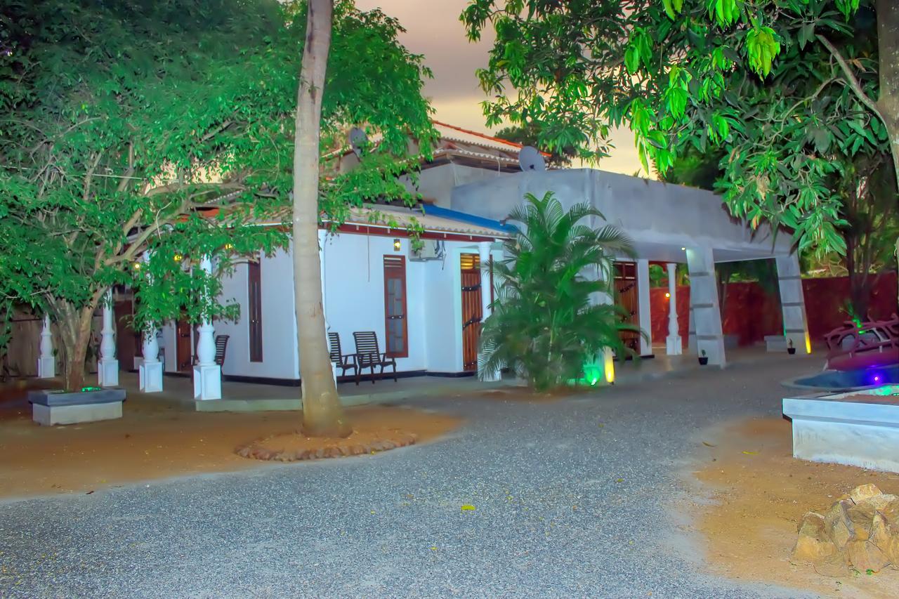 Induwara Safari Resort Udawalawe Esterno foto