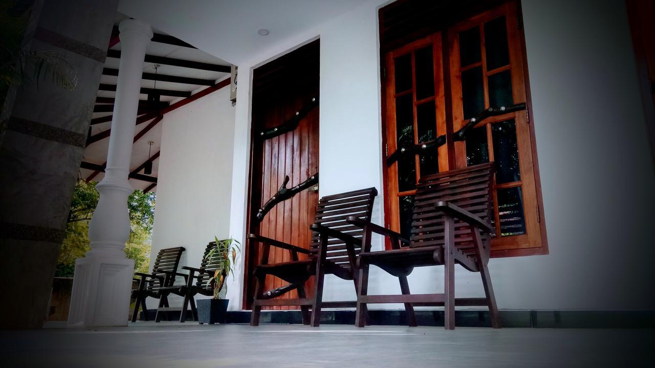 Induwara Safari Resort Udawalawe Esterno foto
