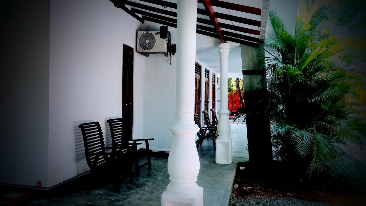 Induwara Safari Resort Udawalawe Esterno foto