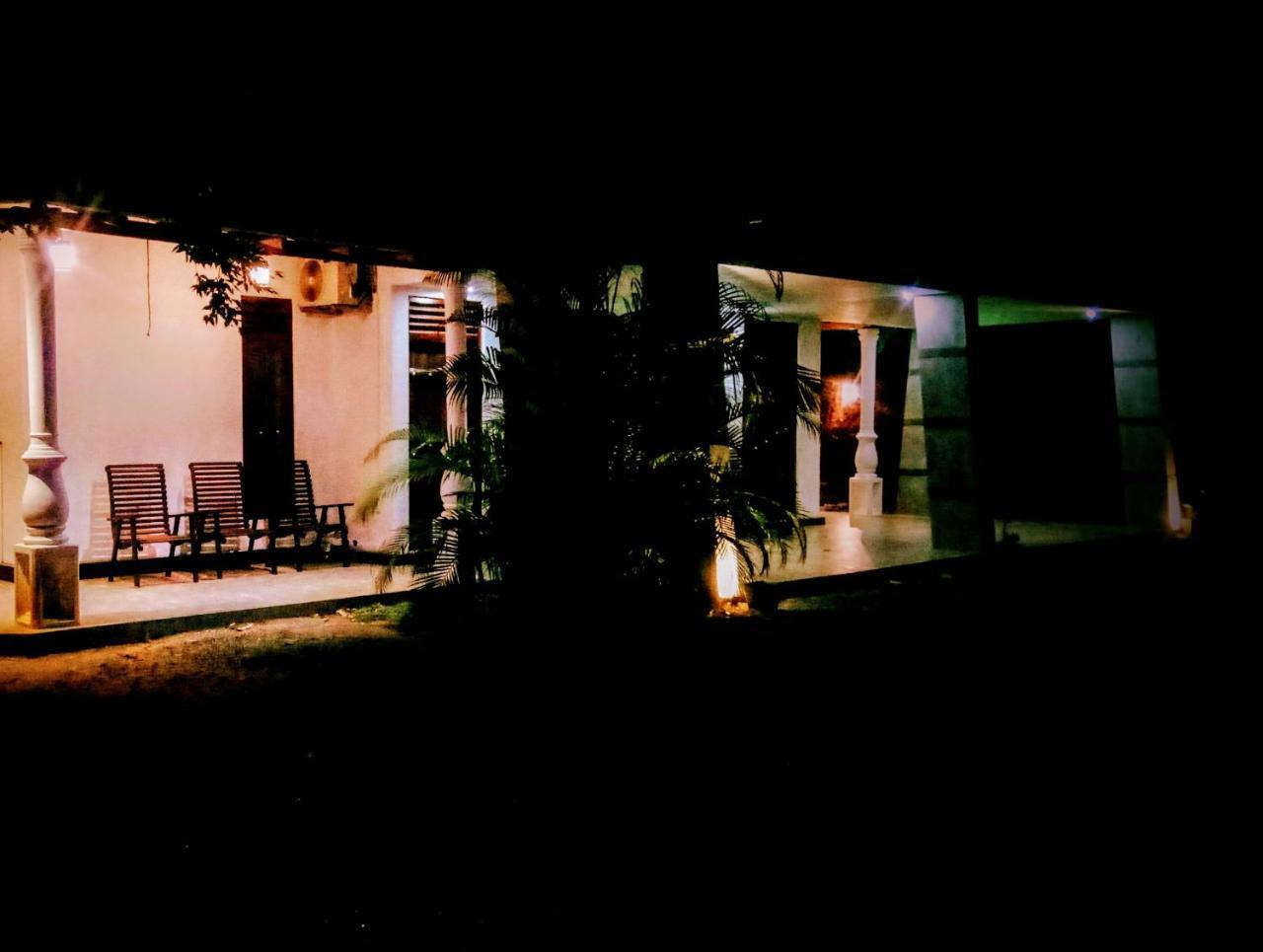 Induwara Safari Resort Udawalawe Esterno foto