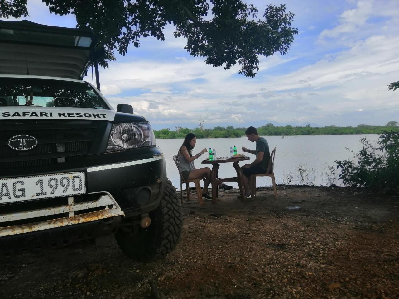 Induwara Safari Resort Udawalawe Esterno foto