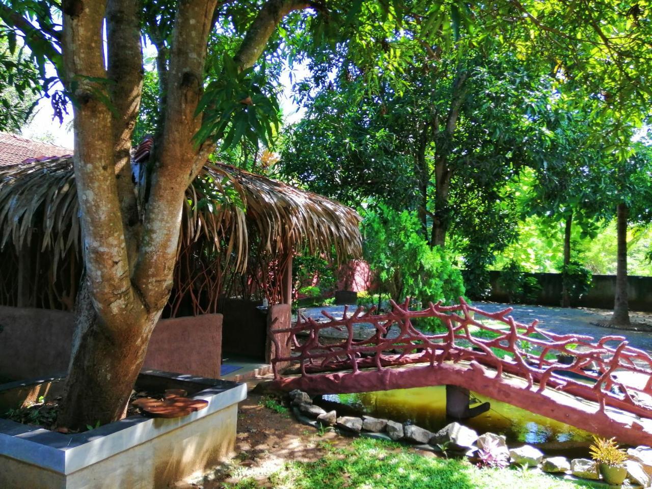 Induwara Safari Resort Udawalawe Esterno foto